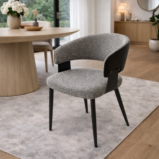 כיסא דגם פצ׳ינו